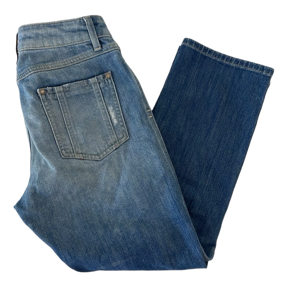 Alice + Olivia distressed straight‎ leg blue jeans. 26“ waist x 23“ inseam. EUC